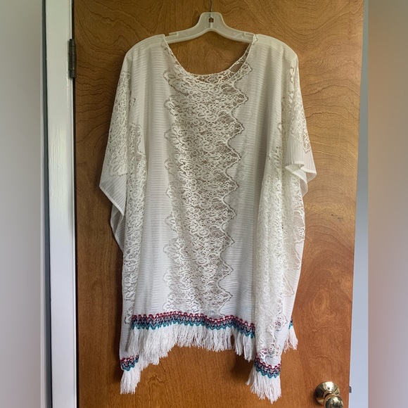 Handmade white coverup - Picture 4 of 4